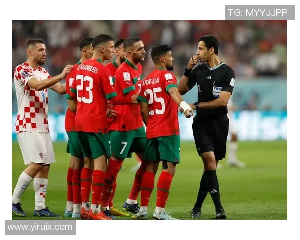 足球明星场下训练揭秘：幕后付出的努力与坚持如何塑造顶级球员