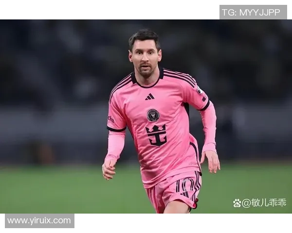 足球巨星展现魅力的户外头像照片捕捉运动与自然完美融合的瞬间